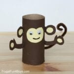 Animais com rolo de papel higiênico - macaco