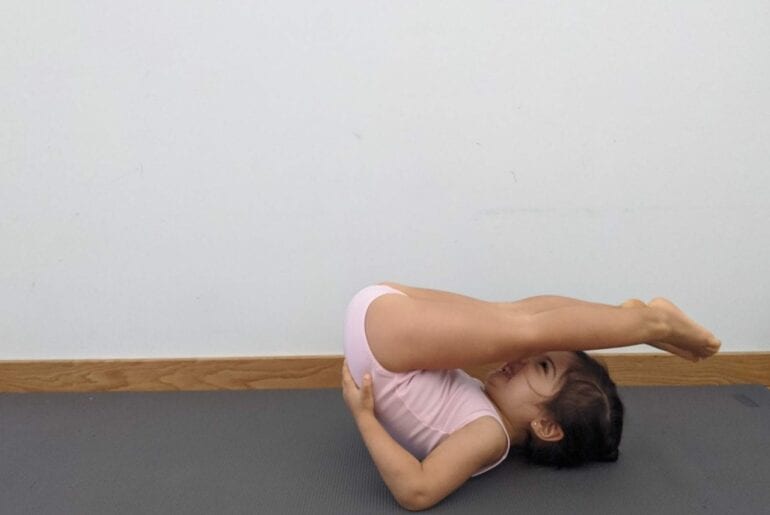 posturas de yoga arado
